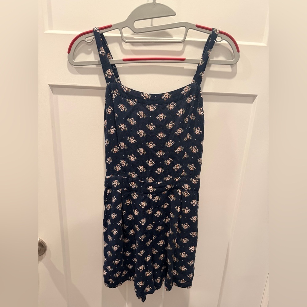 Hollister Navy Blue Floral Romper Sleeveless Adjustable Straps Size Small